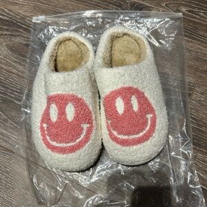 Smiley Slippers size 34-35